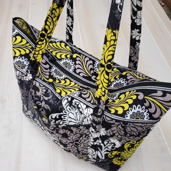 VERA BRADLEY retired pattern overnight/travel bag set - Picture 2 of 8